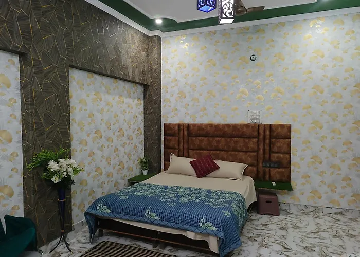 Banarasiya Homestay Close To Banaras Railway Station