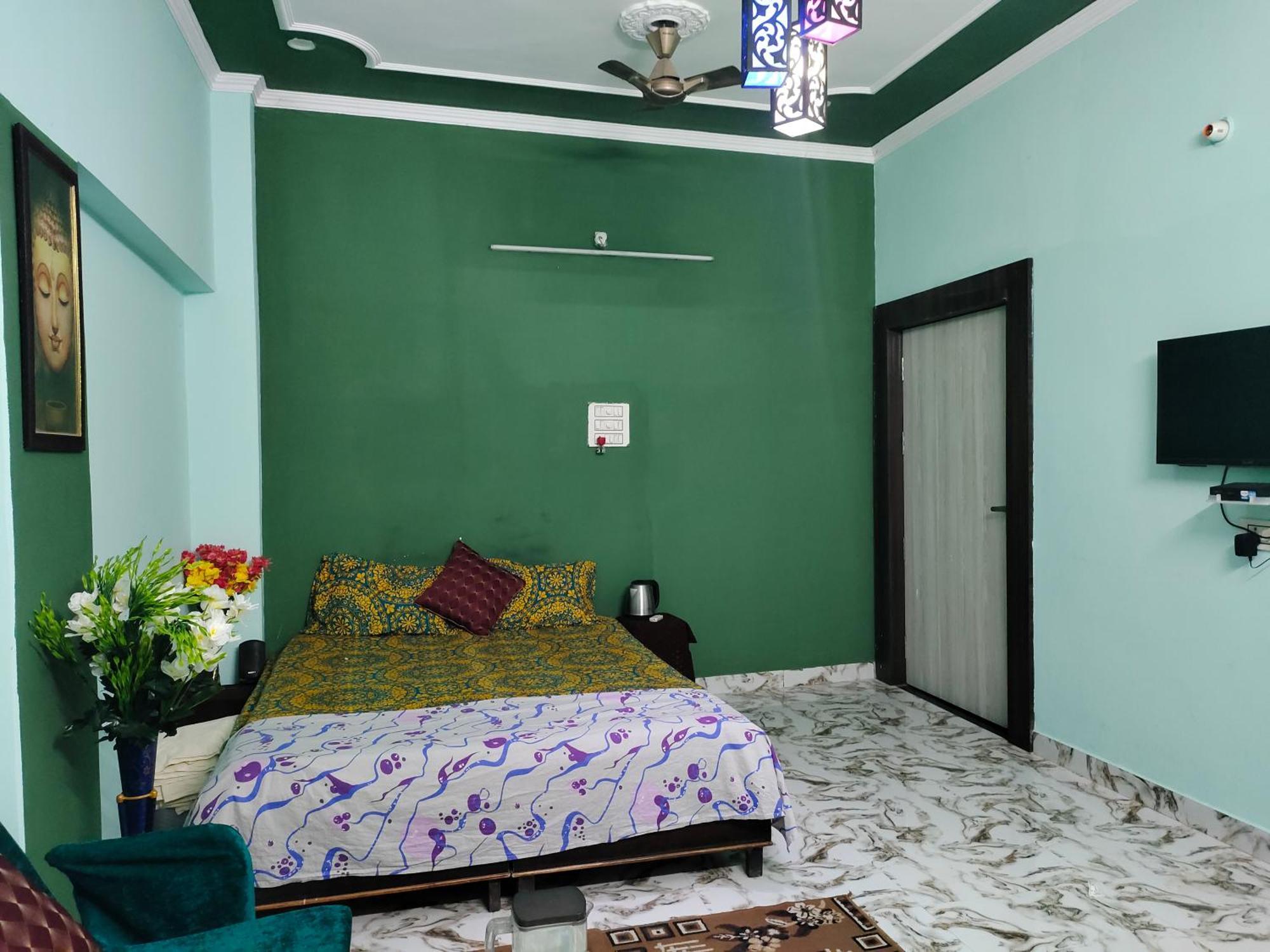 Banarasiya Close To Banaras Railway Station