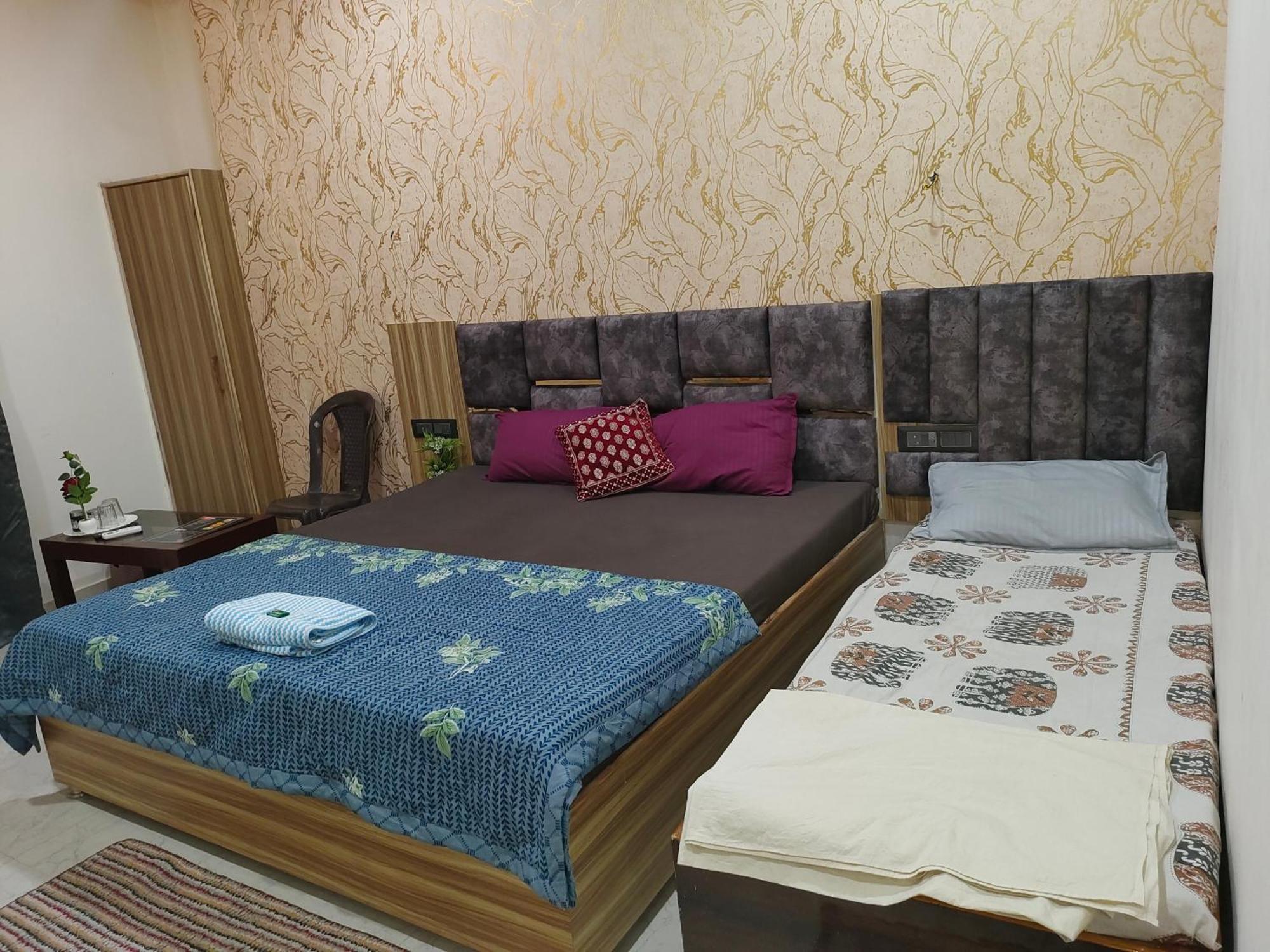 Banarasiya Close To Banaras Railway Station