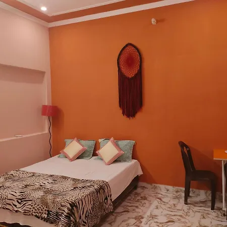 Banarasiya Homestay Close To Banaras Railway Station Varanasi Exterior photo