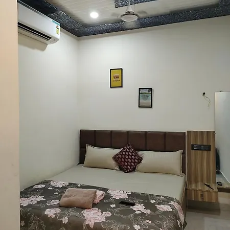 Banarasiya Homestay Close To Banaras Railway Station Varanasi Exterior photo