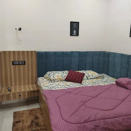 Banarasiya Homestay Close To Banaras Railway Station Varanasi Room photo