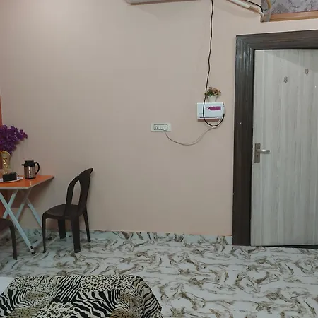 Banarasiya Homestay Close To Banaras Railway Station Varanasi Room photo