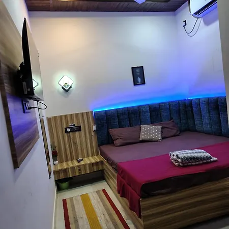 Banarasiya Homestay Close To Banaras Railway Station Varanasi Exterior photo