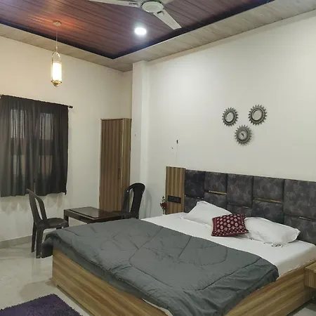 Banarasiya Homestay Close To Banaras Railway Station Varanasi Room photo